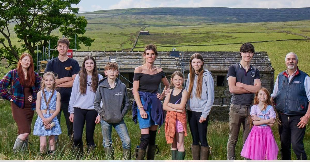 Watch Our Farm Next Door Amanda, Clive & Kids in New Zealand